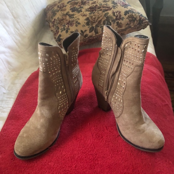 Boots & summer sanders - Picture 3 of 14